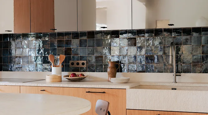 Kitchen backsplash with reflective zellige tiles